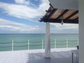Villa Delfino Blu con accesso diretto al mare dalla scogliera e privacy impagabile. Santo Stefano Di Camastra